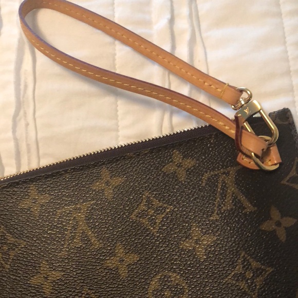 Louie Vuitton Neverfull MM Pochette - Picture 2 of 8